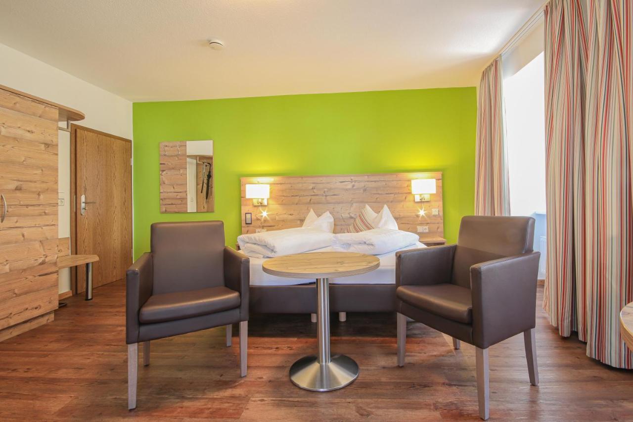 Landgasthof Hotel Rebstock Штюлинген Экстерьер фото