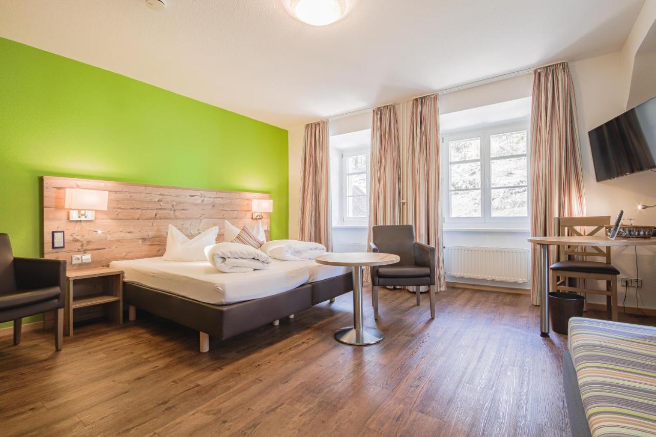 Landgasthof Hotel Rebstock Штюлинген Экстерьер фото