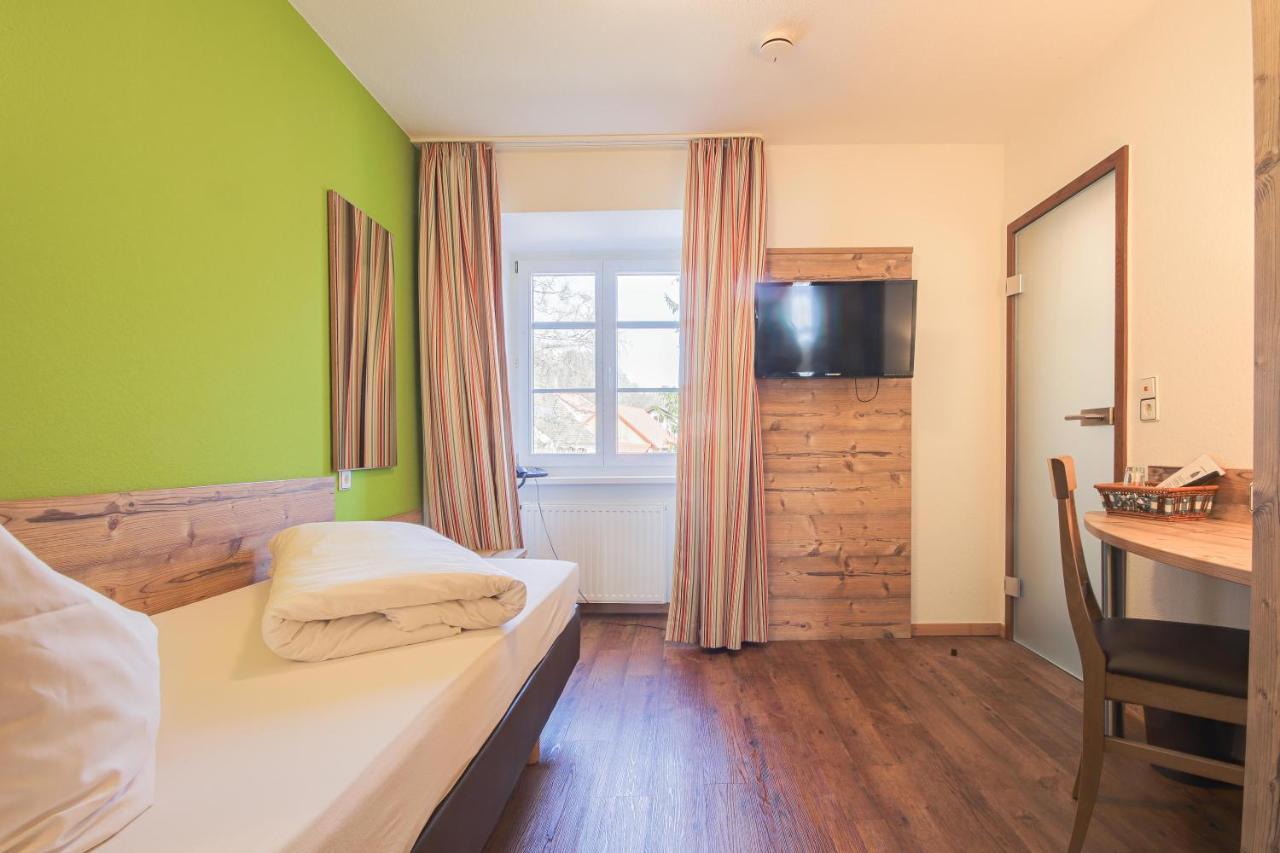 Landgasthof Hotel Rebstock Штюлинген Экстерьер фото